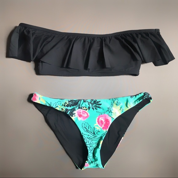 Billabong Reversible & Convertible Bikini - Picture 2 of 9